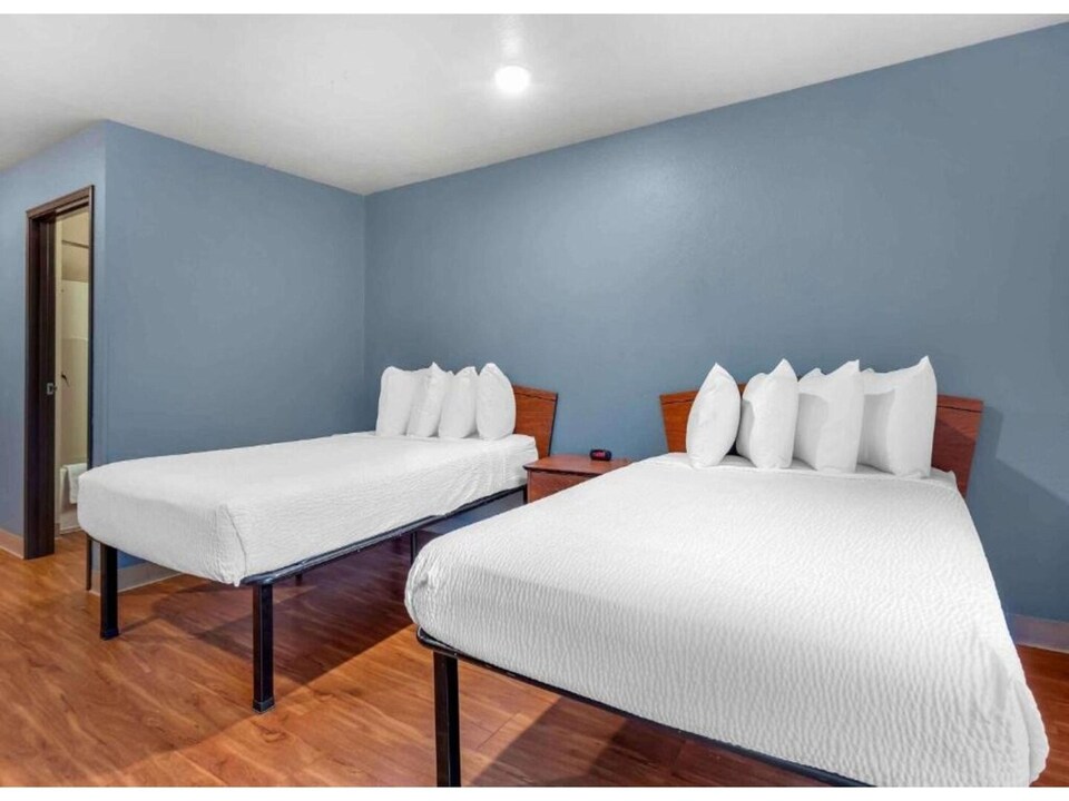 2 Full Beds | Smoking, Kitchen, Shreveport