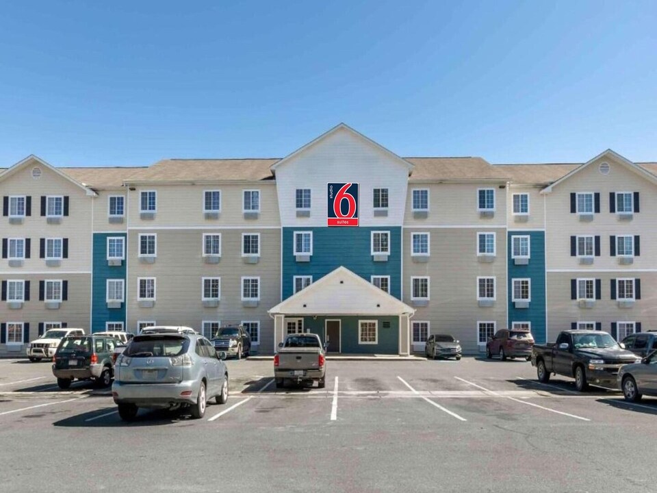 1 Full Bed | Smoking, Kitchen, Shreveport