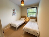 Spacious 3-Bed in Dulwich with Parking