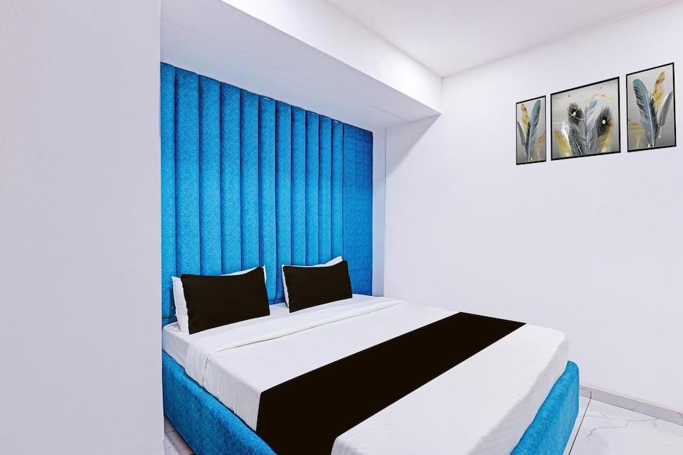 Deluxe Hotel Niraant, Surat