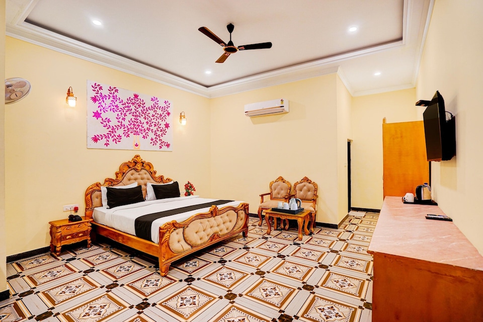 DeluxeHotel Banaras Kila, Babatpur