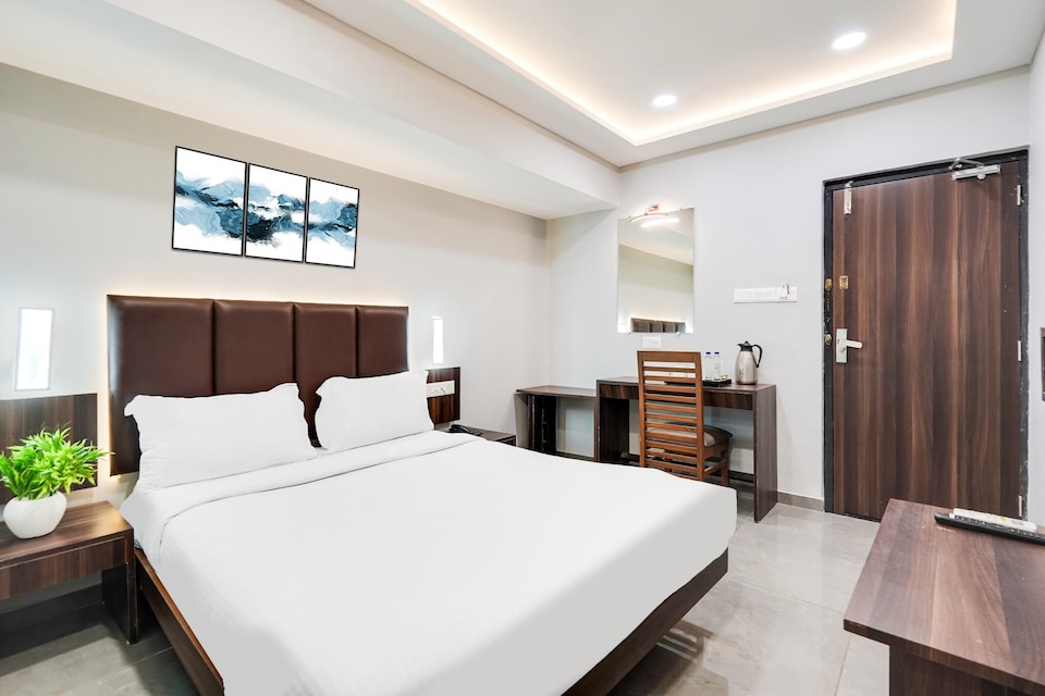 Deluxe  Country Club, Surat