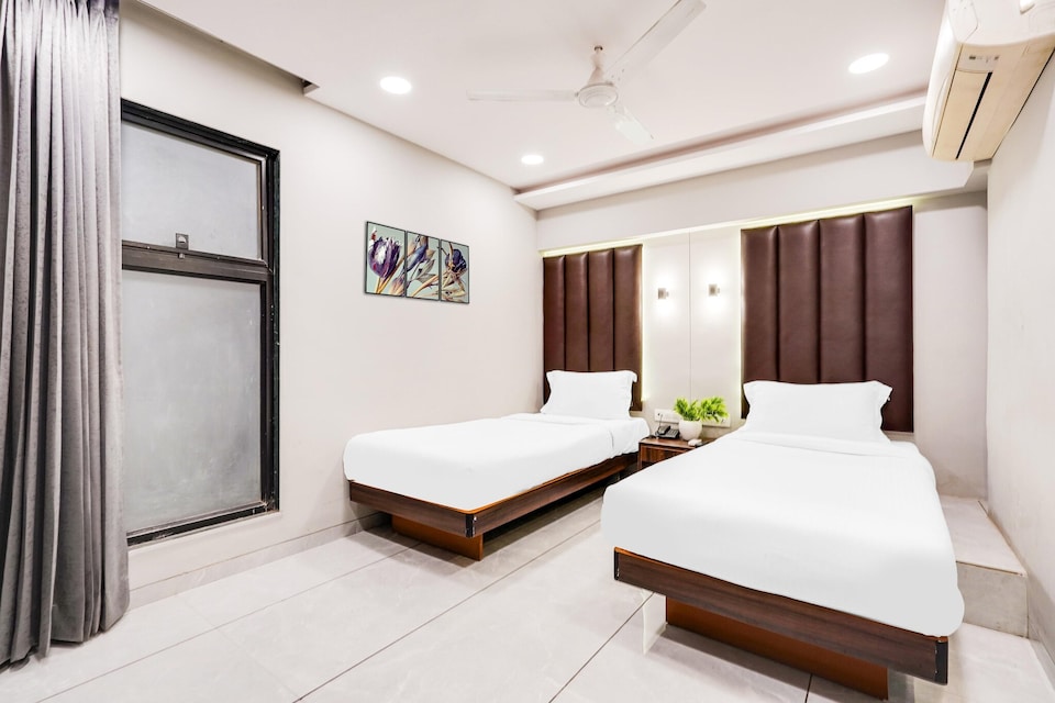 Deluxe  Country Club, Surat