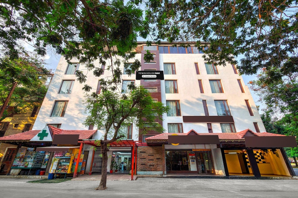 Deluxe White ridge hotels banjara hills, Hyderabad