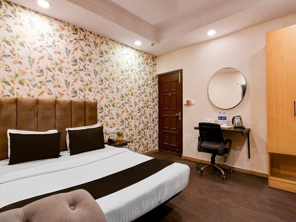 Deluxe Hotel Royal Garden, Kolkata