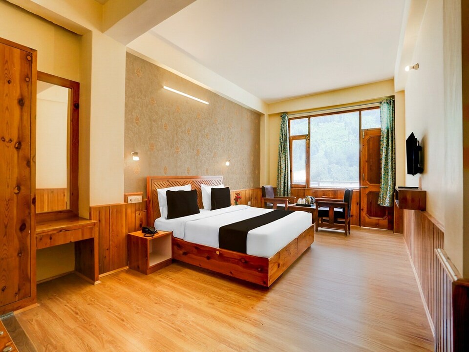Deluxe Hotel Mall Road, Manali