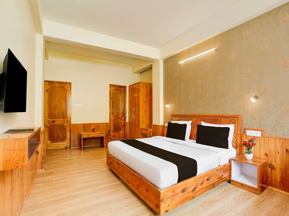 Deluxe Hotel Mall Road, Manali