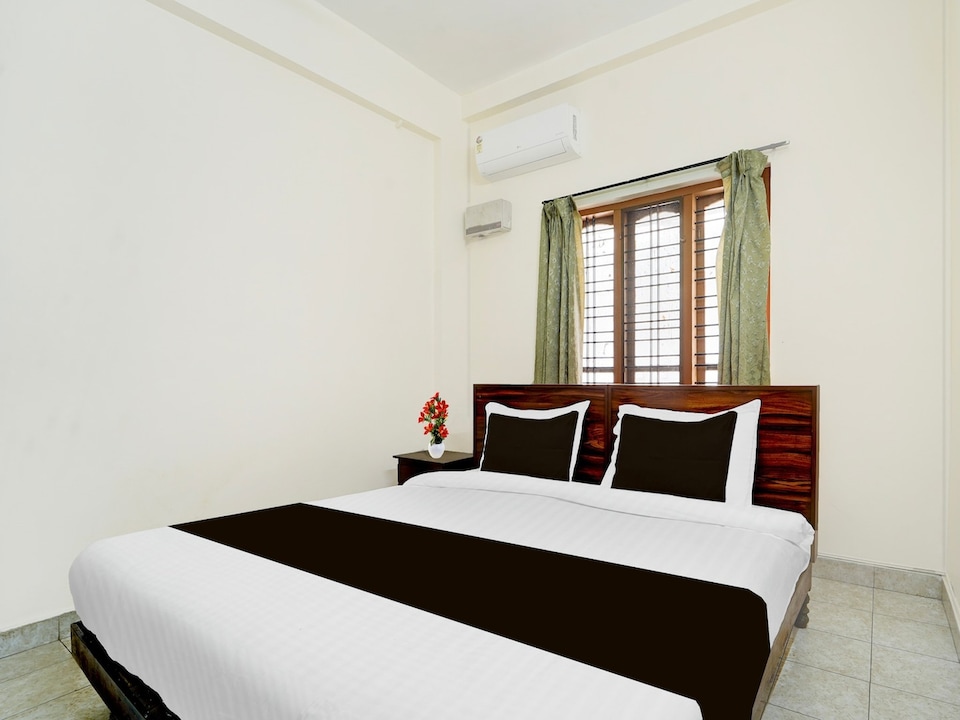 Classic with Balcony Mannil Regency, Pathanamthitta