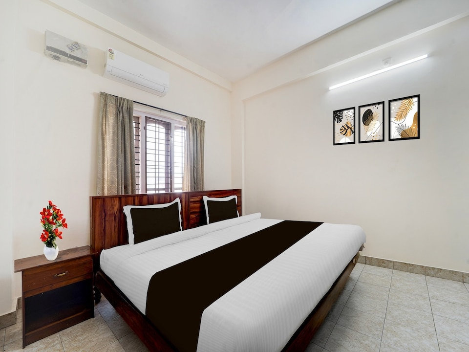 Classic with Balcony Mannil Regency, Pathanamthitta