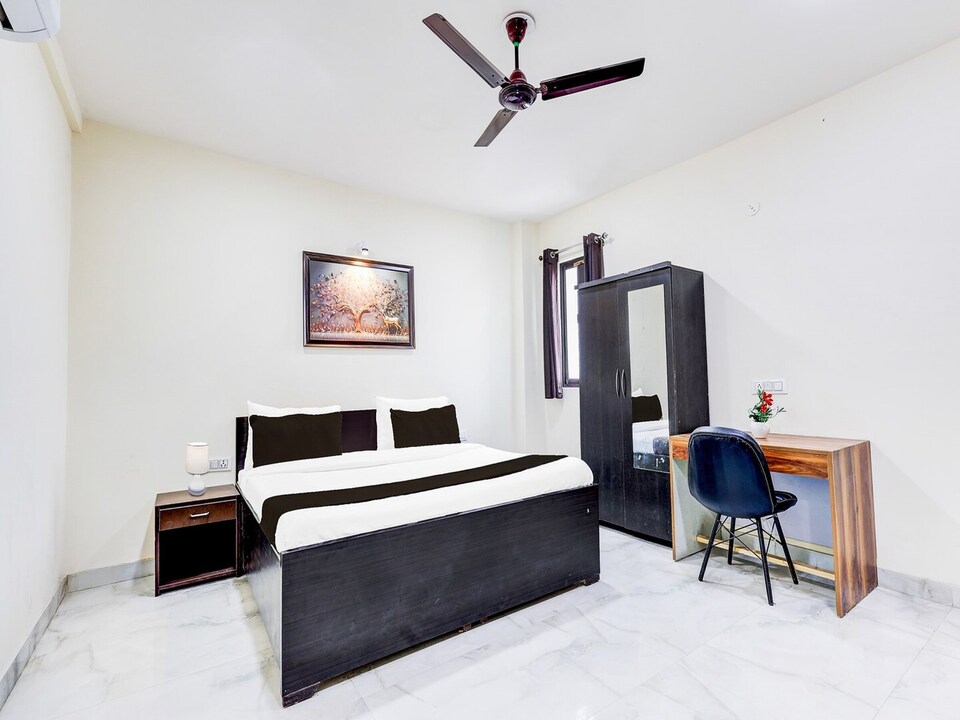 Classic with BalconyHotel Amazing House, Delhi