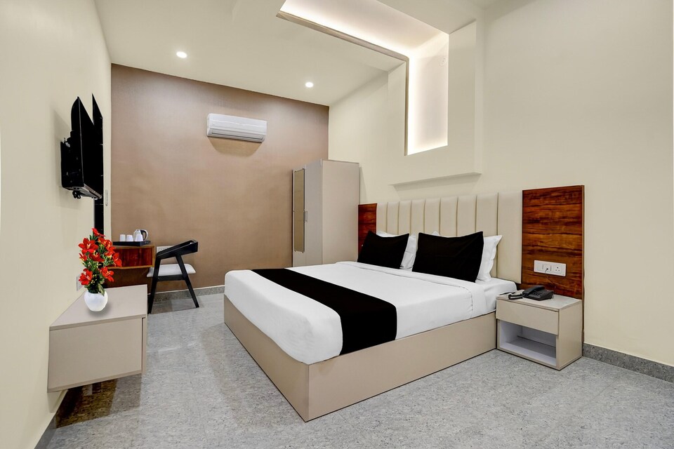 Super Deluxe RoomHotel Celebration, Meerut