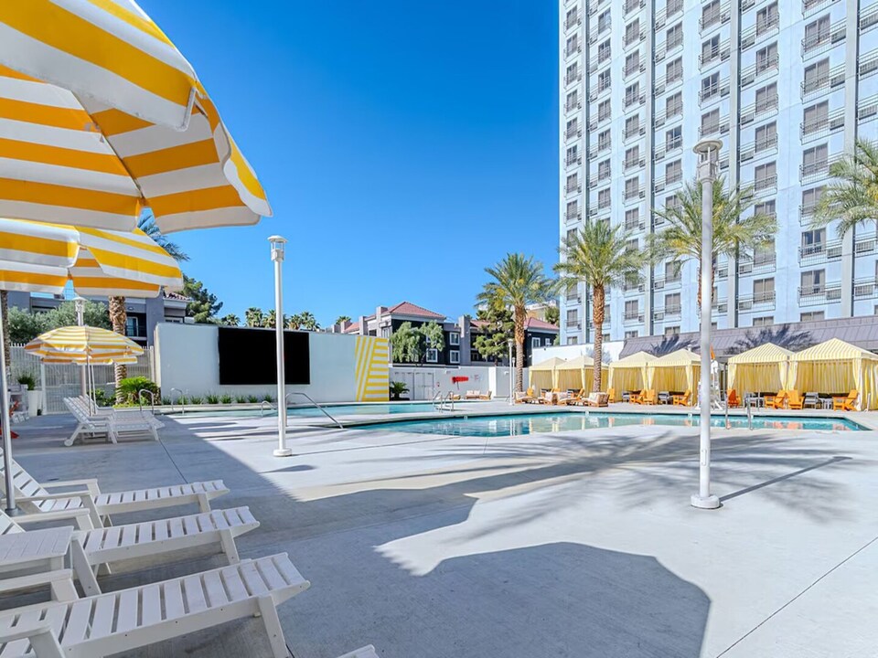 Premium King | Strip View | Vegas, Las Vegas