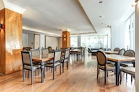 Stylish Twin Suite Escape W/ Free WiFi and Parking