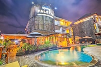 Luxury Two Bedroom Villa with Pool and WiFi Access