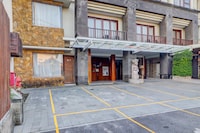 Spacious 2-BD Private Villa W/ Free Parking Pool