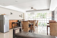 Stylish DBL Suite Escape W/ Free WiFi and Parking