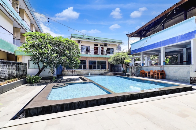 Stylish Double Suite Escape W/ Free WiFi and Pool