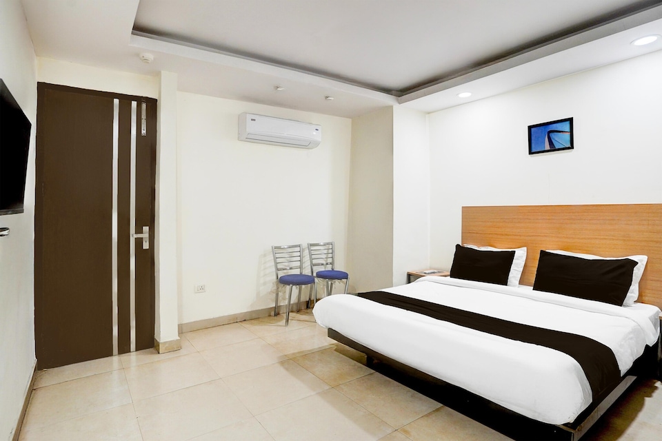 DeluxeRoyal Stay, Delhi