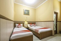 Luxury Triple Suite W/ Free WiFi and Parking