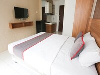 Luxury Delux Retreat W/ Free WiFi Parking and Pool