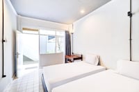 Stylish Delux Twin Stay with Free WiFi and Parking