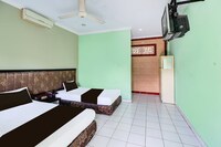 Stylish Delux Twin Stay with Free WiFi and Parking