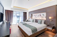 Modern Twin Suite Stay W/ Free WiFi and Pool