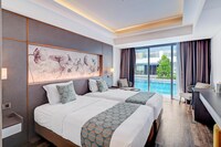 Luxury Twin Suite with Pool Access