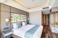Luxury Double Suite with Balcony and Free WiFi