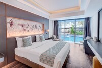 Luxury Double Suite with Pool and Parking Access