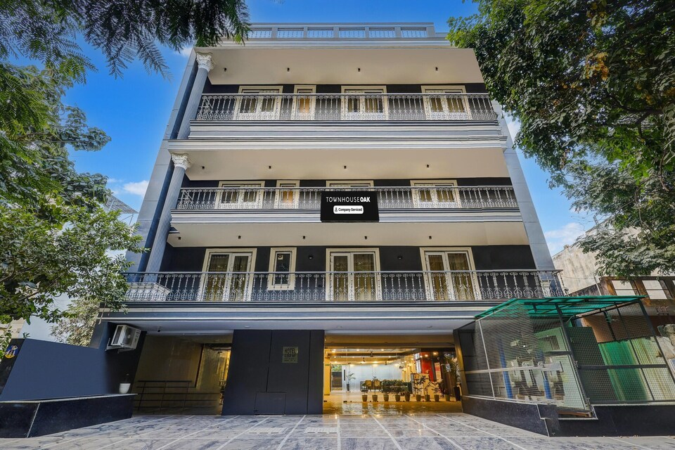 DeluxeCloud Bay, Gurugram
