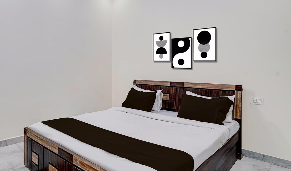 Deluxe sri balaji luxary rooms, Hyderabad