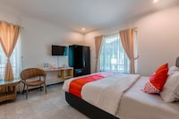 Stylish DBL Suite Escape W/ Free WiFi and Parking