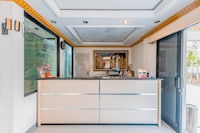 Stylish DBL Suite Escape W/ Free WiFi and Parking