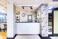 Stylish DBL Suite Escape W/ Free WiFi and Parking