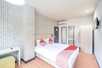 Stylish DBL Suite Escape W/ Free WiFi and Parking