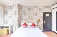 Stylish DBL Suite Escape W/ Free WiFi and Parking