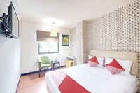 Stylish DBL Suite Escape W/ Free WiFi and Parking