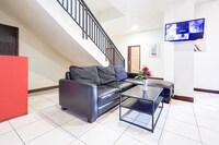 Luxury Twin Stay with Free WiFi and Parking