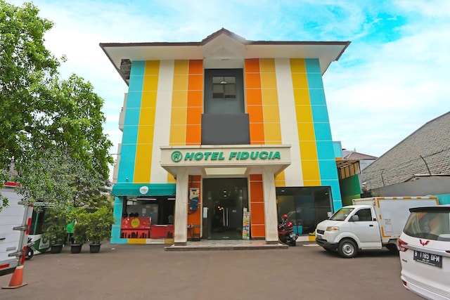 Luxury Twin Stay with Free WiFi and Parking