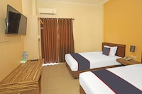 Luxury Twin Stay with Free WiFi and Parking