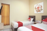 Cozy Standard Twin Stay with Free WiFi and Parking