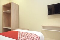 Cozy Standard Twin Stay with Free WiFi and Parking