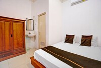 Sophisticated Deluxe Retreat Near UNISLA w/ WiFi