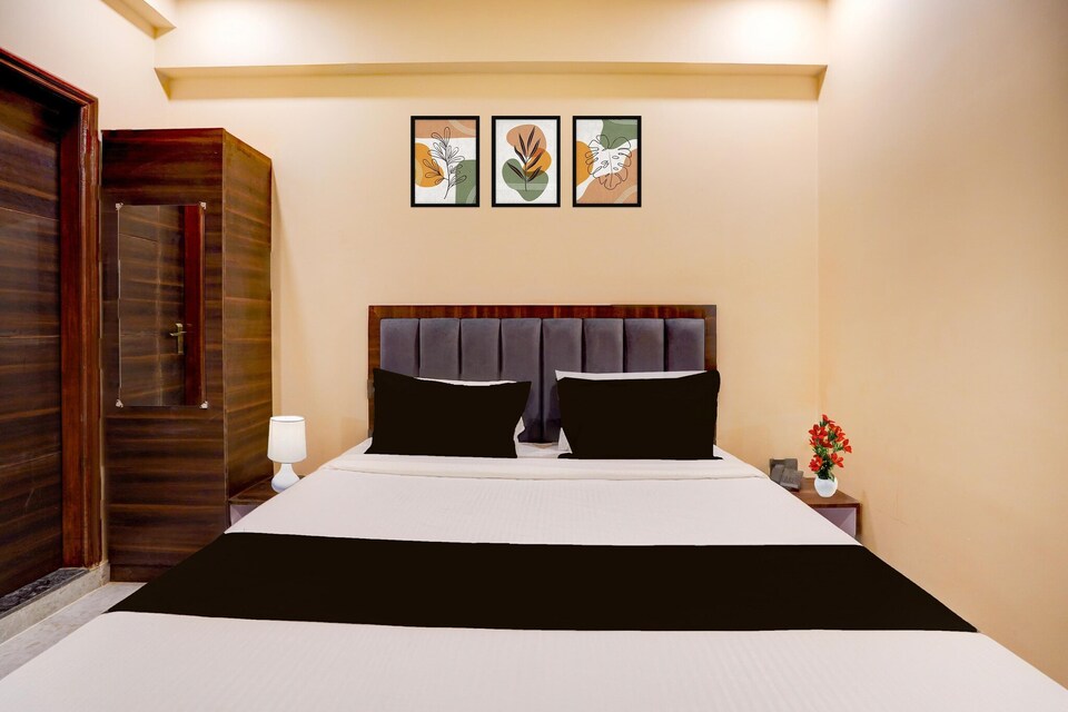 Super Deluxe RoomCollection O High Court, Lucknow