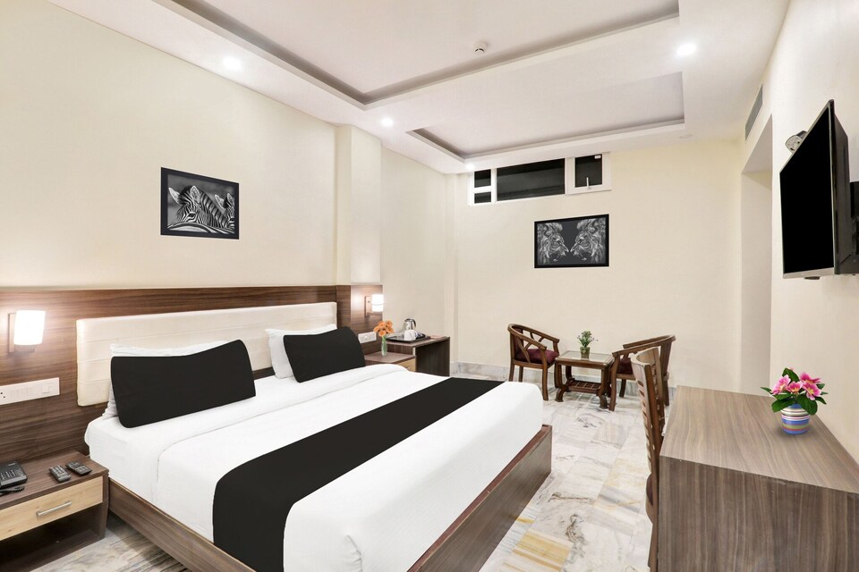 Deluxe Kunwar Aalcajars, Patna