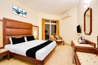 Super Townhouse Oak Silver City Chowk Formerly HW Residency