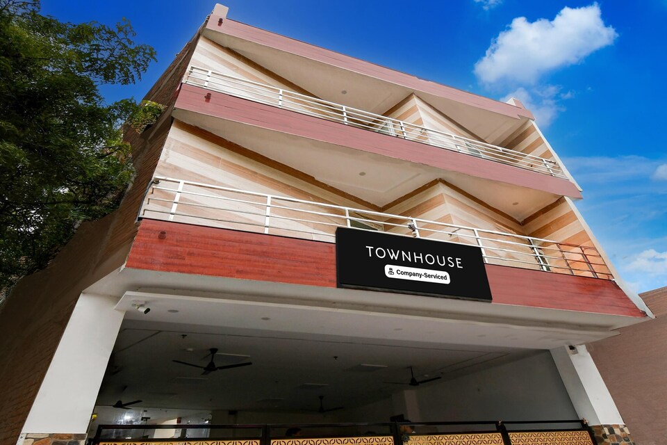Super Deluxe Room Hotel Budget In, Lucknow