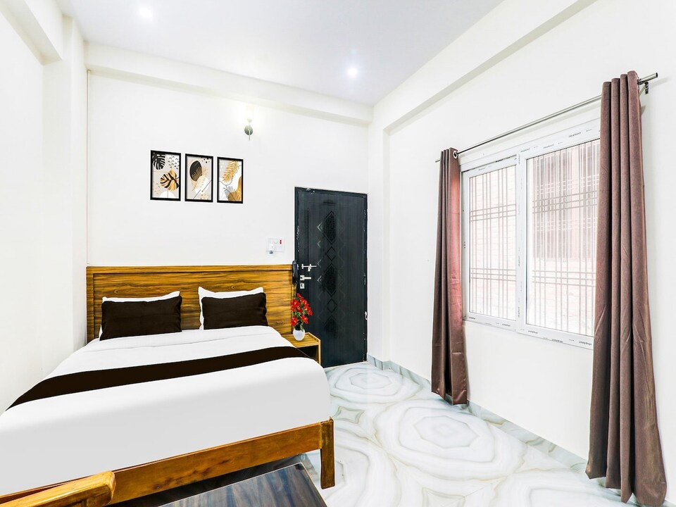 Classic with BalconyBHU IIT Mahamanpuri BLW, Varanasi
