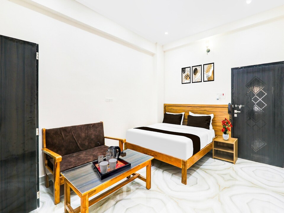 Classic with BalconyBHU IIT Mahamanpuri BLW, Varanasi